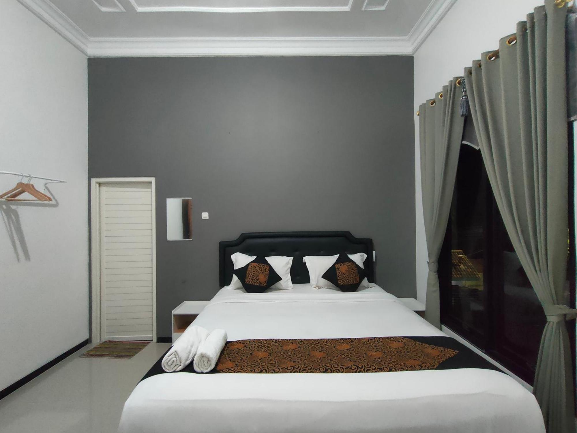 Tjahaja Baroe Syariah Mitra Reddoorz At Dukuh Kupang Hotel Surabaya Ngoại thất bức ảnh