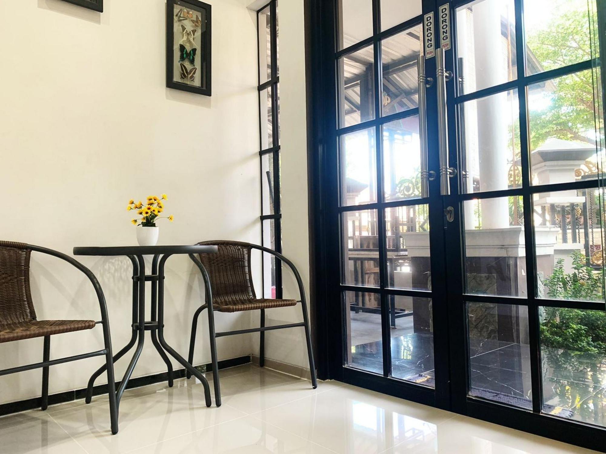 Tjahaja Baroe Syariah Mitra Reddoorz At Dukuh Kupang Hotel Surabaya Ngoại thất bức ảnh