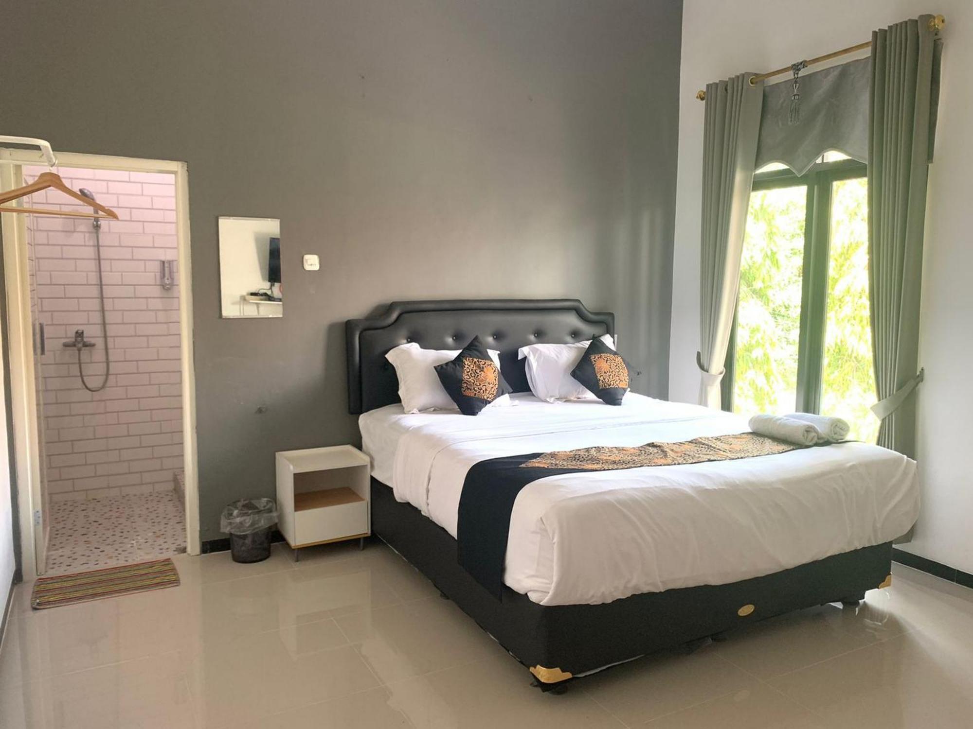 Tjahaja Baroe Syariah Mitra Reddoorz At Dukuh Kupang Hotel Surabaya Ngoại thất bức ảnh