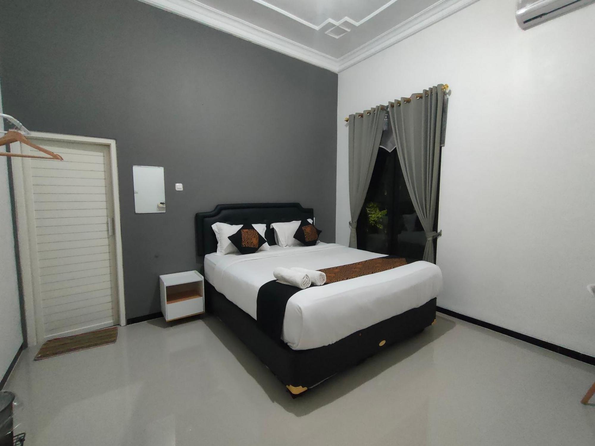 Tjahaja Baroe Syariah Mitra Reddoorz At Dukuh Kupang Hotel Surabaya Ngoại thất bức ảnh