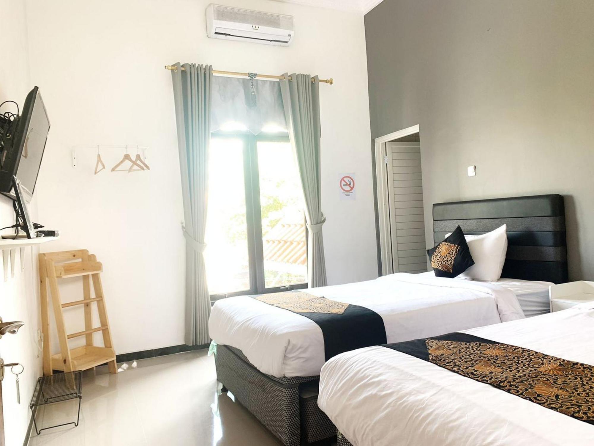 Tjahaja Baroe Syariah Mitra Reddoorz At Dukuh Kupang Hotel Surabaya Ngoại thất bức ảnh