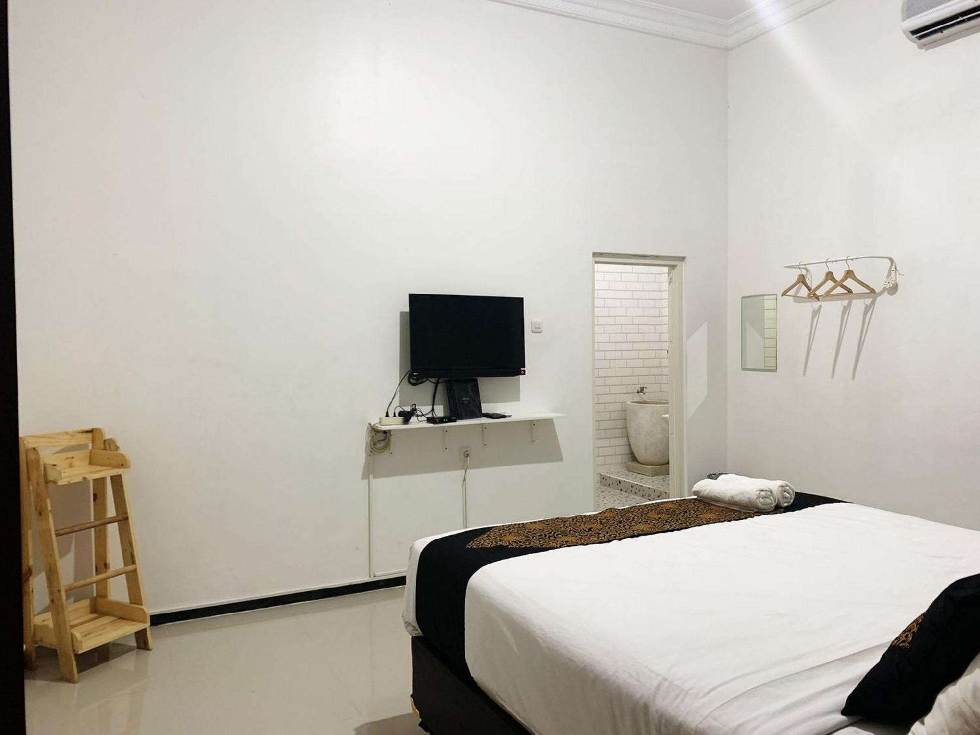 Tjahaja Baroe Syariah Mitra Reddoorz At Dukuh Kupang Hotel Surabaya Ngoại thất bức ảnh