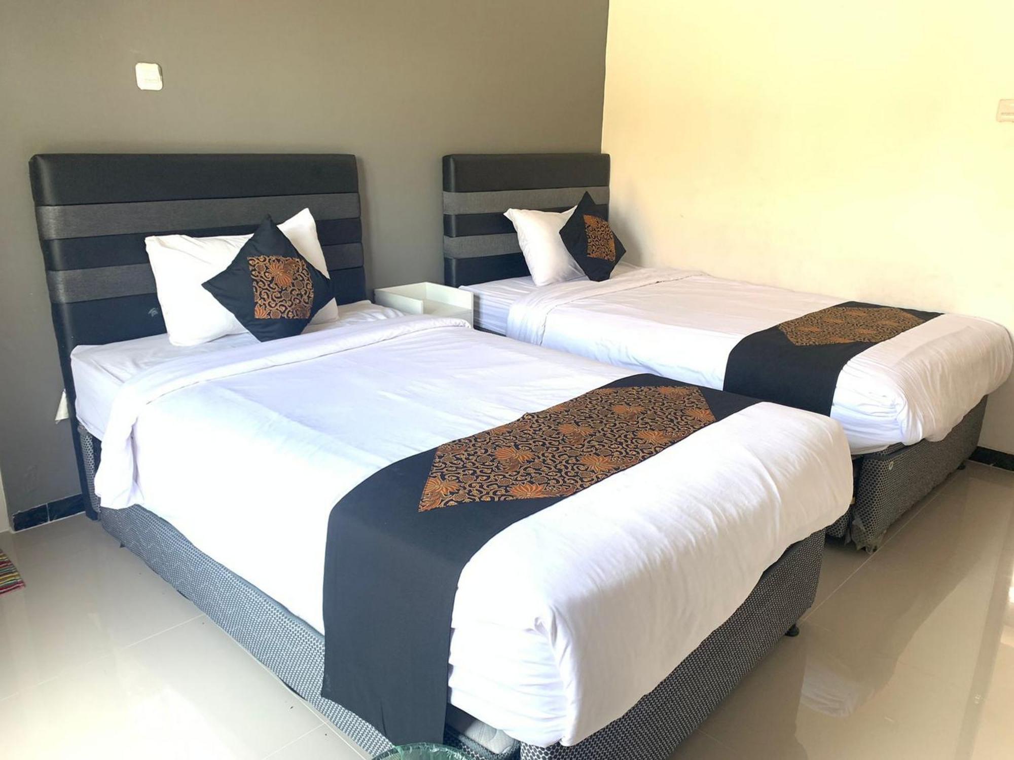 Tjahaja Baroe Syariah Mitra Reddoorz At Dukuh Kupang Hotel Surabaya Ngoại thất bức ảnh