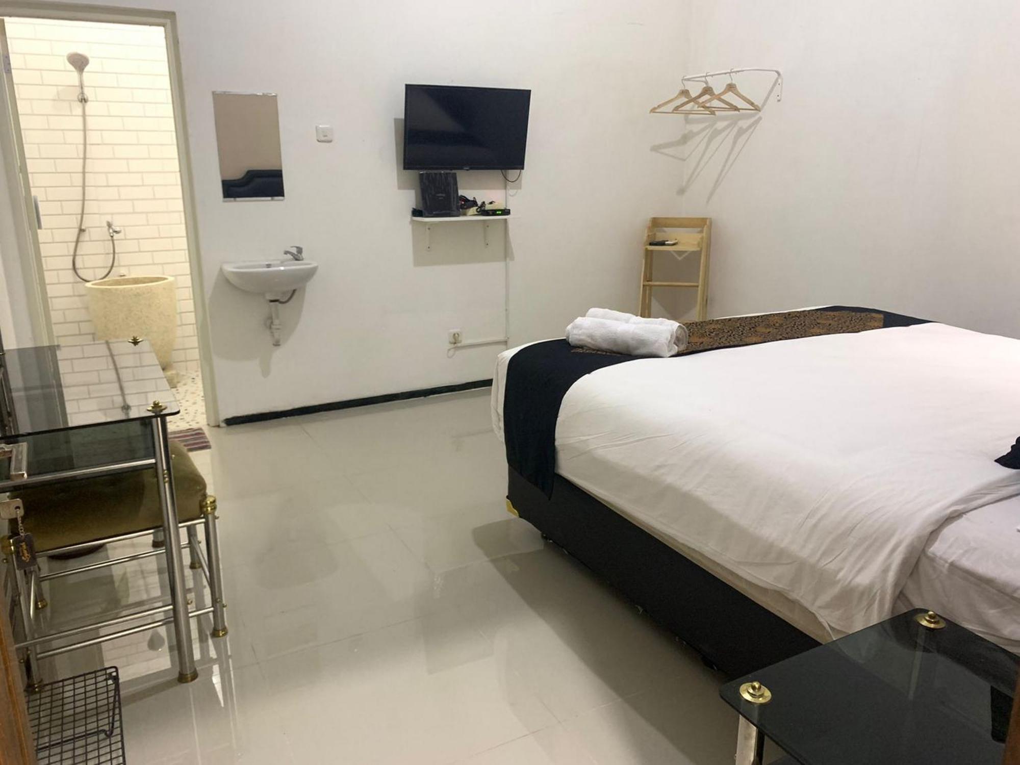 Tjahaja Baroe Syariah Mitra Reddoorz At Dukuh Kupang Hotel Surabaya Ngoại thất bức ảnh